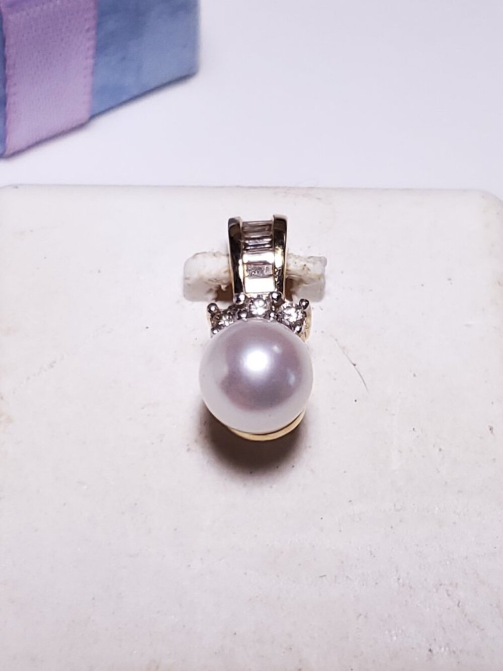 Estate 6.9mm Natural Cult Pearl &.20ctw Rd & Bag Diamond 14Kt YG Pendant #24621